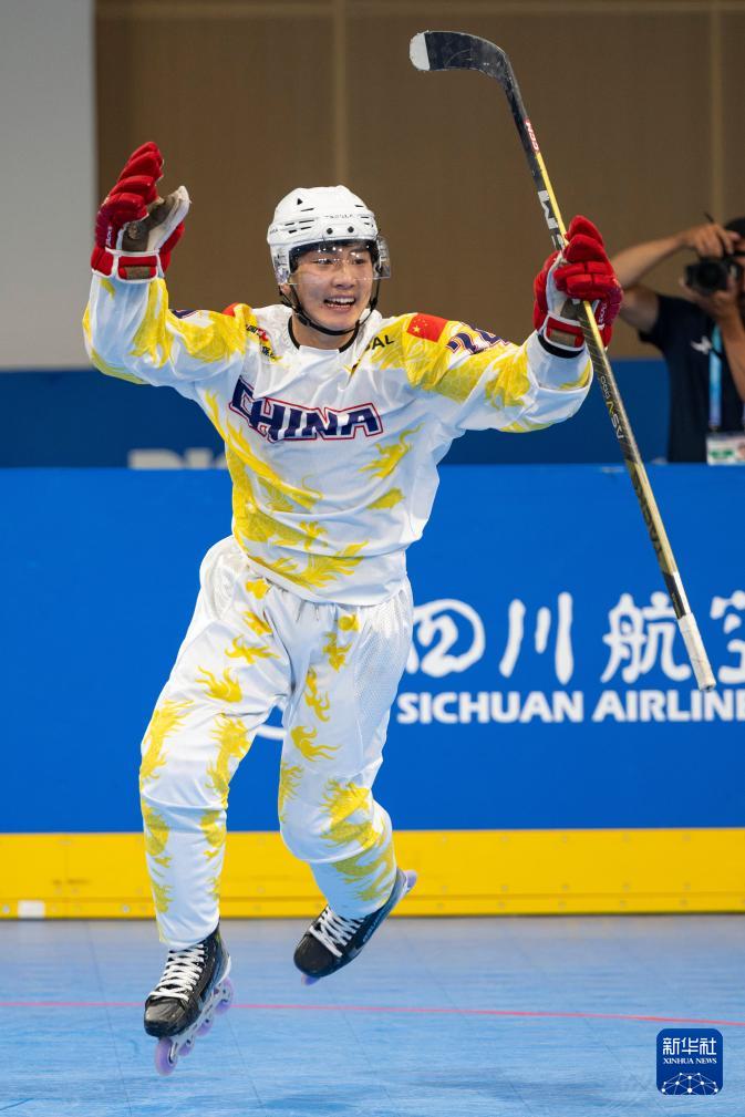 中国队, 右二, 在比赛中进