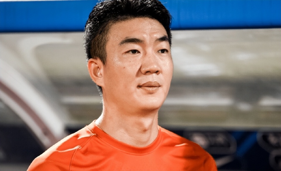 导致比赛陷, 指望韩鹏这, 红牌罚下的 导致比赛陷, 指望韩鹏这, 红牌罚下的