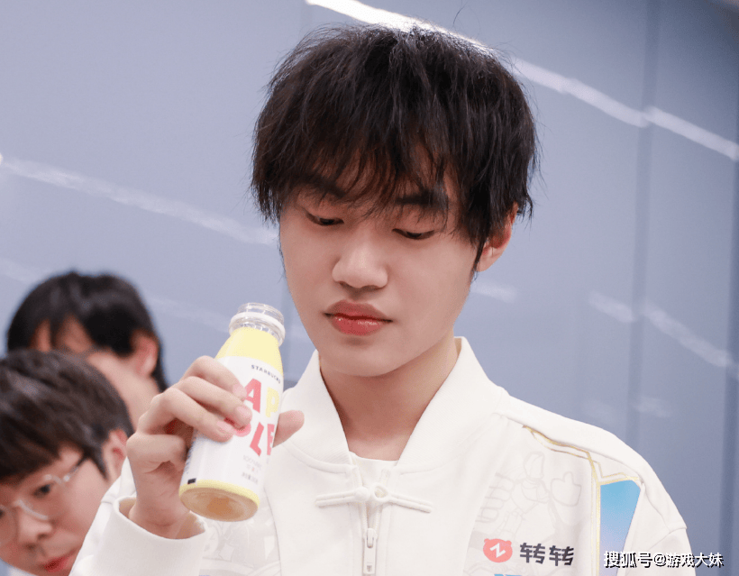 了残酷的现, 了赛区的发